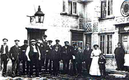 Circa 1909 showing Charles Henry Igglesden (4th from left) and 6 members of his family from the right** -  - Public Houses, Taverns & Inns in Essex, Genealogy, Trade Directories & Census + Censusology
