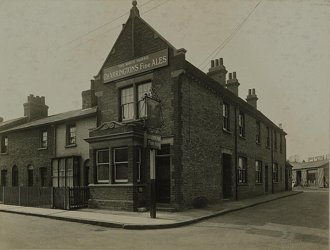 White Horse, 25 Townfield Street, Chelmsford - in 1930