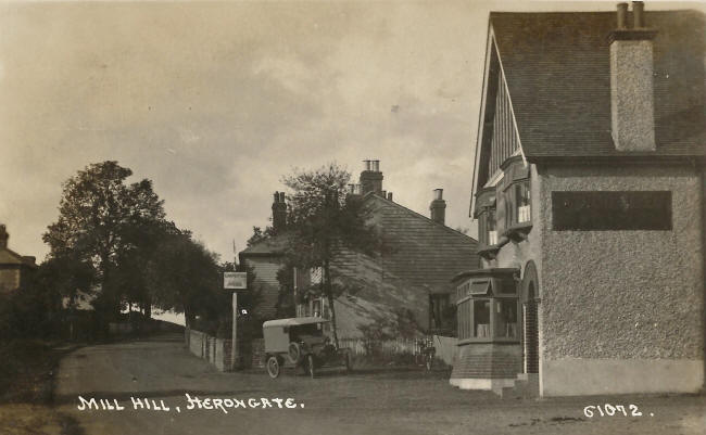Mill Hill, Herongate showing the Carpenters Arms