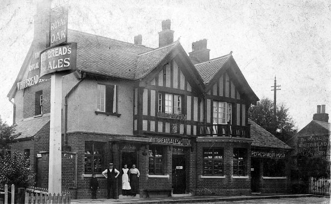  Photo of James R Terry and his family at the Royal Oak, Loughton 1914