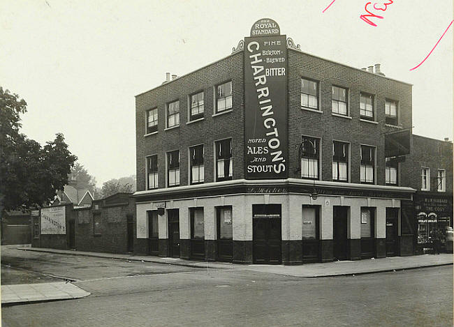 Royal Standard, High Road, Loughton - in 1922