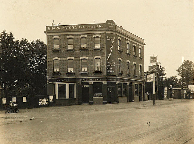 Napier Arms, Woodford New Road, South Woodford E18 - in 1926