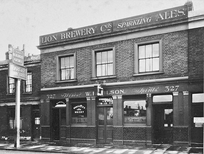Builders Arms, 327 York Road, Battersea - circa 1910, the landlord is William Frederick Wilson