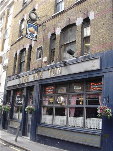 The One Tun, 125/6 Saffrons Hill, EC1 - in May 2007