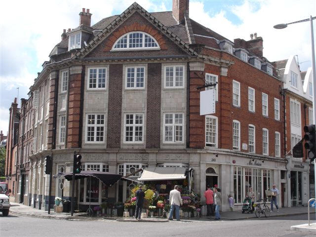 Queen's Elm Tavern, 241 Fulham Road, SW3 - in July 2007