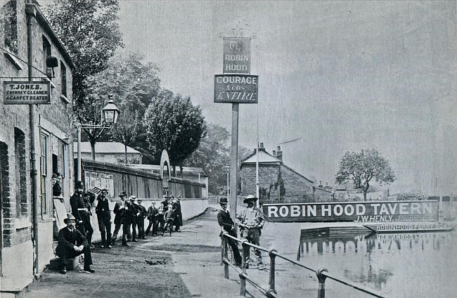 Robin Hood, High Hill Ferry, Upper Clapton E5 - circa 1886 with landlord J W Henly