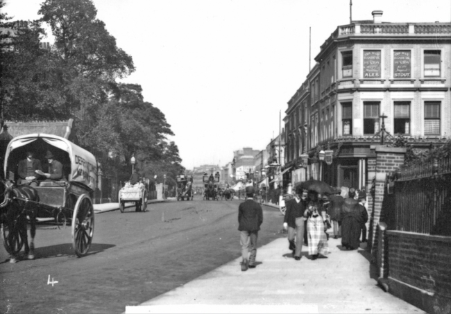 Star & Garter, Kensington High Street at the corner of Earls Court Road - in 1900.