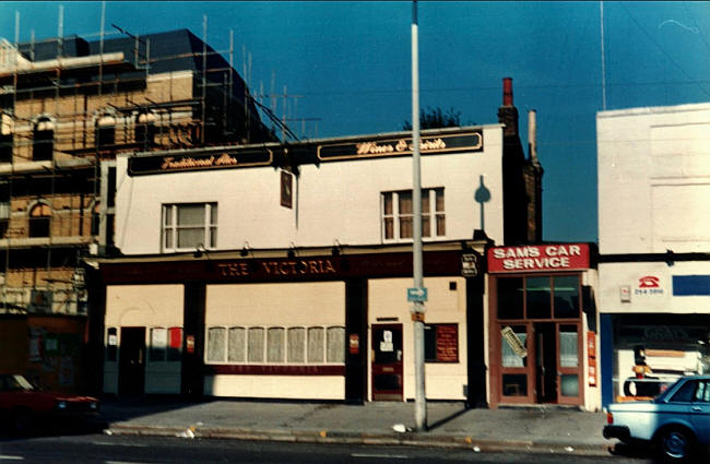 The Victoria, 35 High Street, Stoke Newington N16 - in 1988