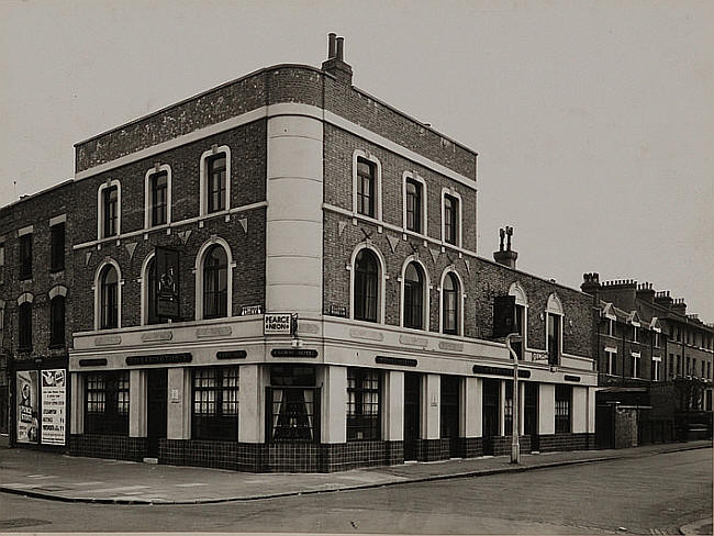 Railway Hotel, 2 Greyhound Lane, Streatham SW16 - in 1956