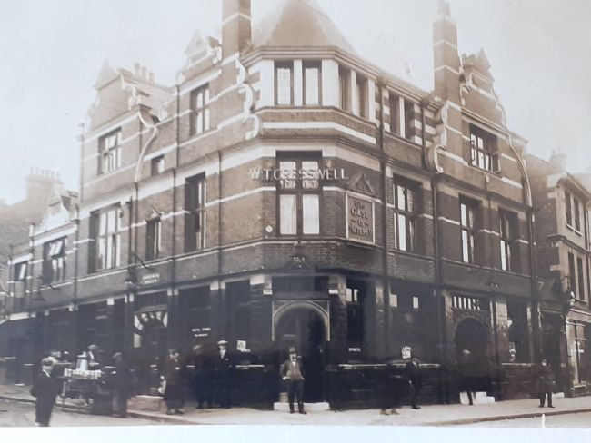 Case is Altered, High Road with landlord Willam Thomas Cresswell - circa 1920 to 1936