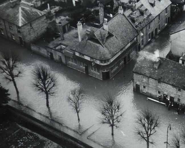 Reform, 44 Bridge Road, Maidenhead - the 1947 floods