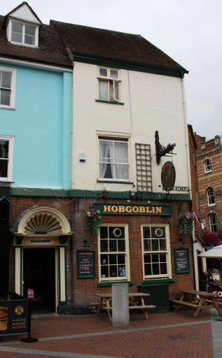 London Tavern, 2 Broad Street, Reading - in August 2009