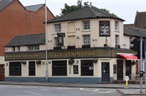 Lyndhurst Arms, 88 Queen Street - in October 2009