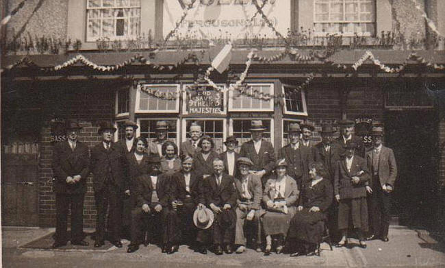 The Queen, 2 Waterloo Road, Reading - likely to be the 1935 Silver Jubilee