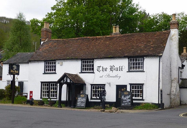 Bull, Reading Road, Streatley - in May 2013