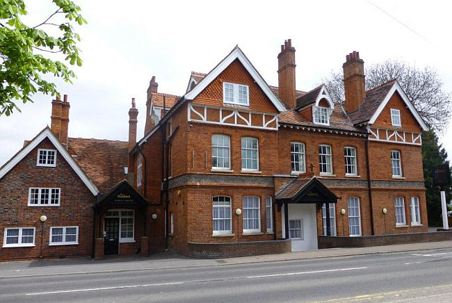 Roebuck Hotel, Oxford Road, Tilehurst - in May 2013