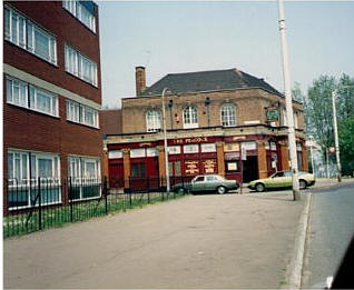 Peacock, 115 Freemasons Road, Canning Town - in May 1989