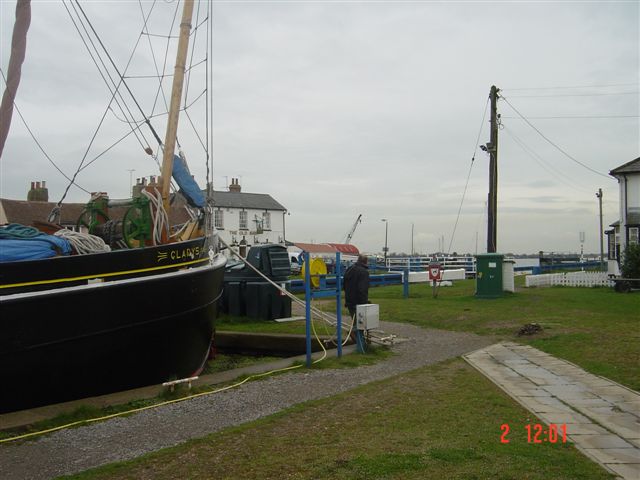 Old Ship, Heybridge Basin 2001
