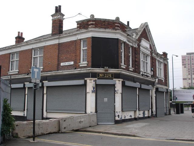 Green Gate, 225 - 227 High Street, Stratford, E15 - in May 2006