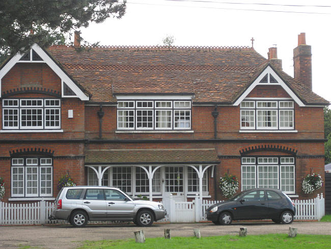 Formerly the Rose & Crown, Copthall Green, Waltham Abbey. About 1903 it changed and became a Temperance Hotel and forest retreat. Today it is Copped Hall Green Farm (2013).