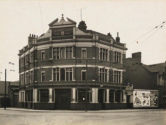 Essex Brewery Tap, St James Street, Walthamstow - in 1956