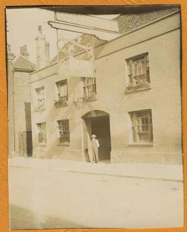 White Hart, Newland Street, Witham - with Jonathan Edwards