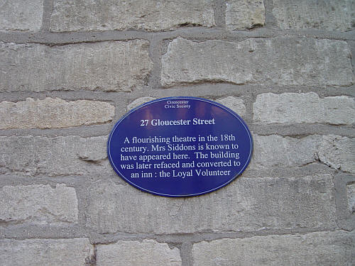 A flourishing theatre in the 18th century. Mrs Sissons is known to have appeared here. The building was later refaced and converted to an inn : the Loyal Volunteer.