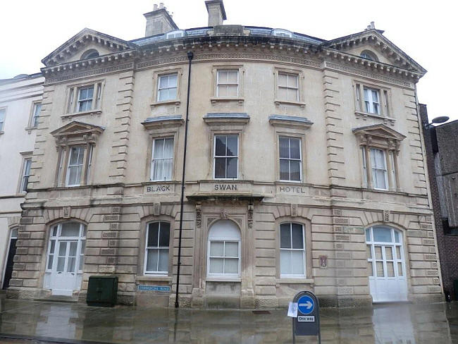 Black Swan Inn, 2 Commercial Road, Gloucester - in November 2012.