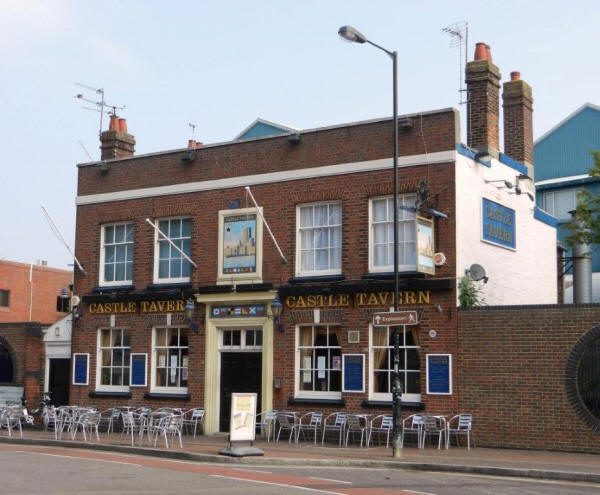 Castle Tavern, Castle Row, Mumby Road, Gosport - in April 2011