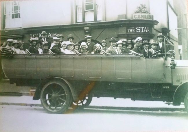 Star Tavern, 31 & 33 Gold Street, Southsea in 1924 with licensee Charles Ernest Miller