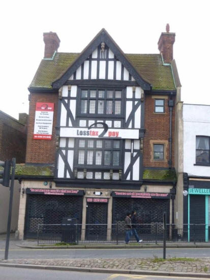 Crown & Anchor, 47 High Street, Barnet - in November 2010