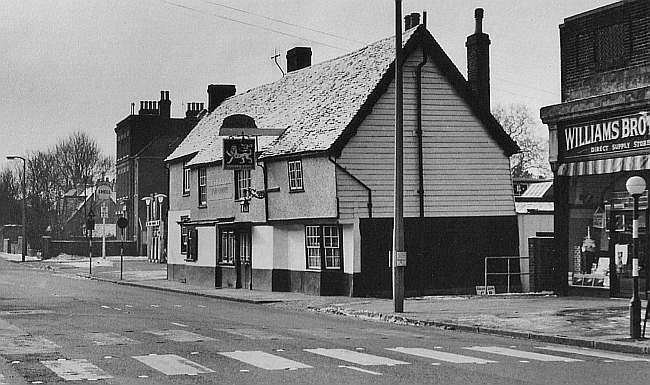 Golden Lion, 23 High Street, Hoddesdon - circa 1960