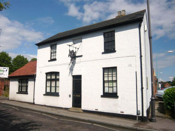 Red Lion, 14 New Road, Ware - in June 2009