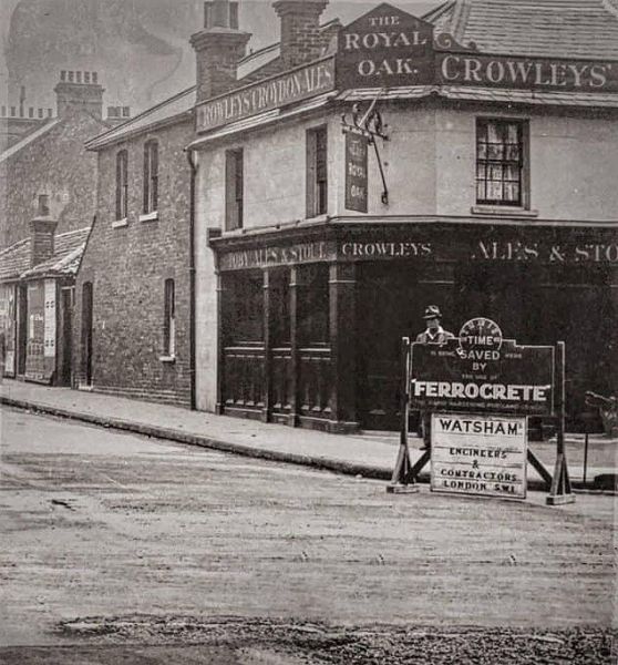 Royal Oak, Farwig lane, Bromley - Crowleys Croydon Ales & Ferrocrete Engineers works outside