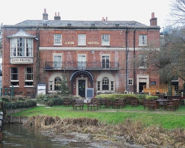 Lion Hotel, High Street, Farningham - in December 2012