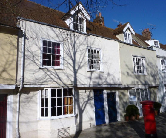 Abbey Tavern, 27-28 Abbey Street, Faversham - in November 2009