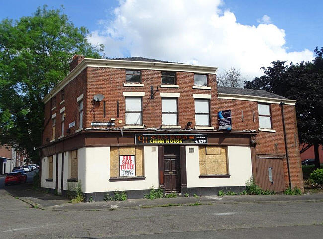 Lime Kiln Inn, 288 Aqueduct Street, Preston, Lancashire - in June 2017