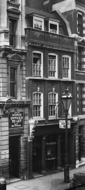 The Elephant, Fenchurch Street in 1912, the pub has been recently rebuilt. This building was destroyed in an air raid in WW2.