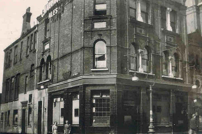 Star & Garter, 187 Abbey Street, Bermondsey SE1 - circa 1942