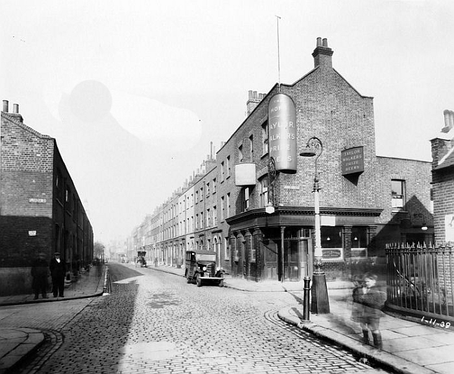 The Hope, Pollard Row, Bethnal Green - in November 1939