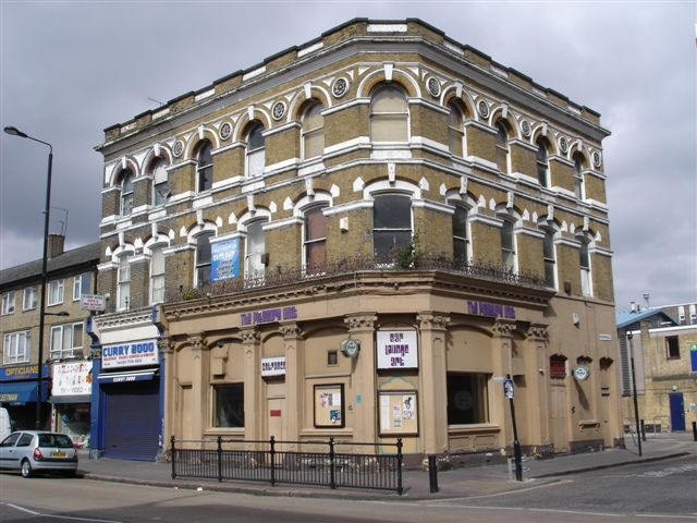 White Hart, 359 Bethnal Green Road - in April 2006