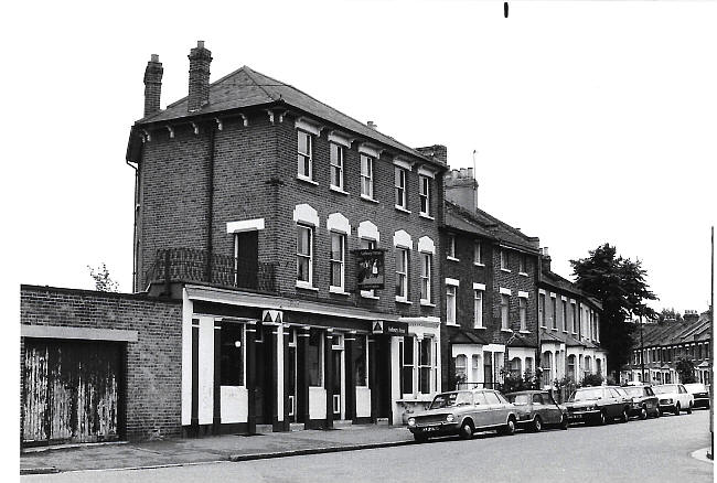  Astbury Arms, 59 Astbury Road, Peckham SE15 - in 1977