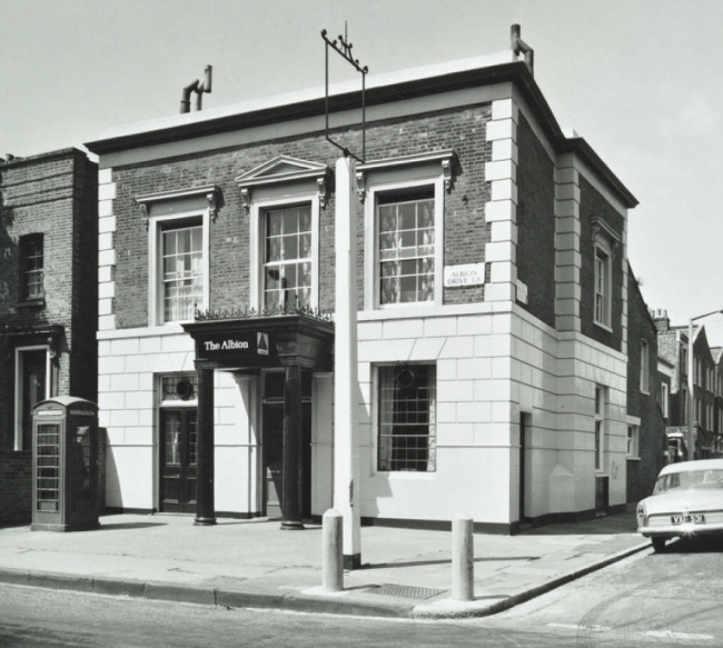 The Albion, Albion Drive at the corner of Malvern Road. In 1974