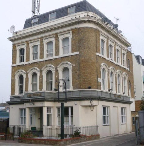 Downs Hotel, 75 Downs Road, E5 - in October 2008