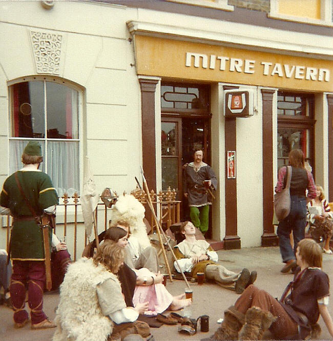 Mitre Tavern, 71 Downham Road, Hackney - before 1999.