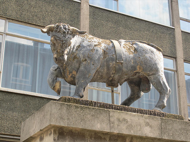 Black Bull, Holborn sculpture from 122 Holborn, later Gamages