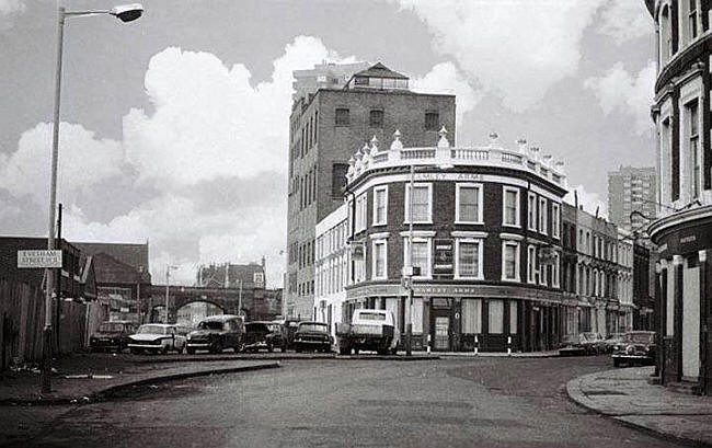 Bramley Arms, 1 Bramley Road, Hammersmith W12 - in 1977