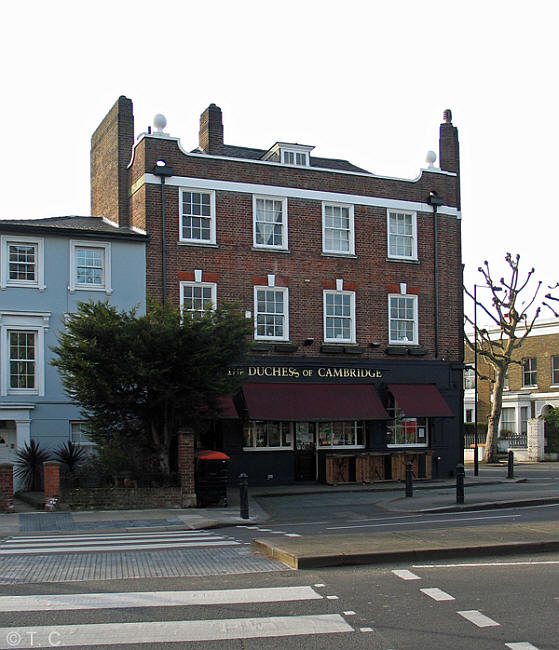Queen of England, 320 Goldhawk Road, Hammersmith W6 - in March 2014