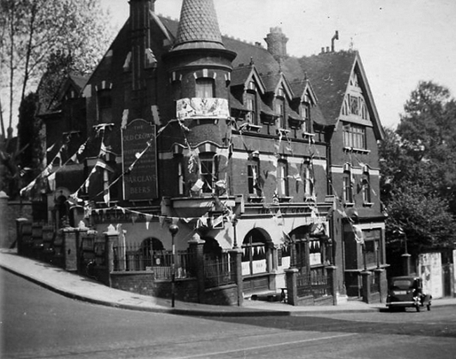 Old Crown, 90 Highgate Hill, Islington N19