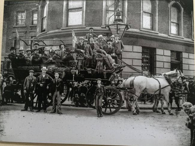 Carriage in front of the Prince of Wales, 35 Silchester Road, Notting Hill W10 - J B Coleman